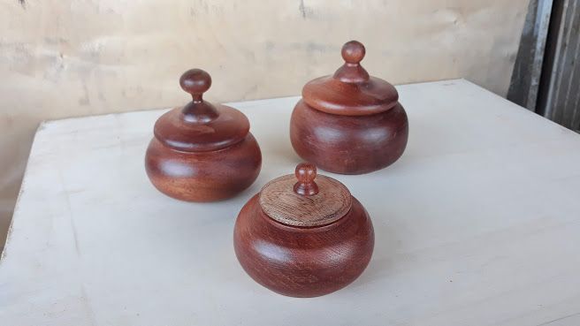 Peças únicas de artesanato em madeira, decoração