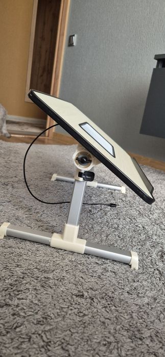 Стіл підставка під ноутбук з вбудованим кулером