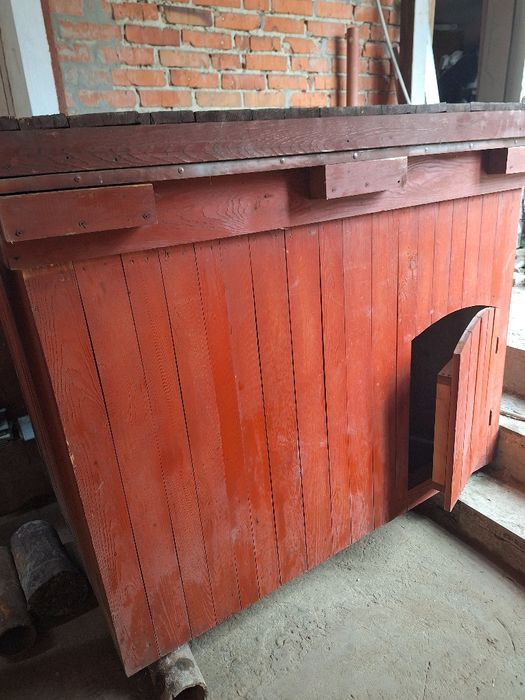 Продам будку для крупных собак