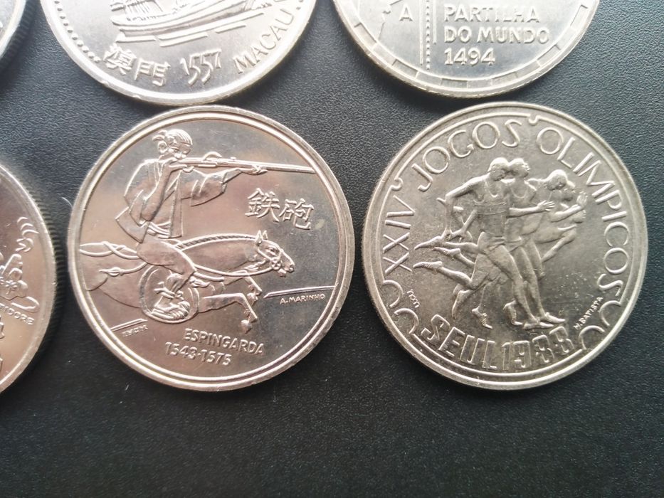 12 moedas comemorativas