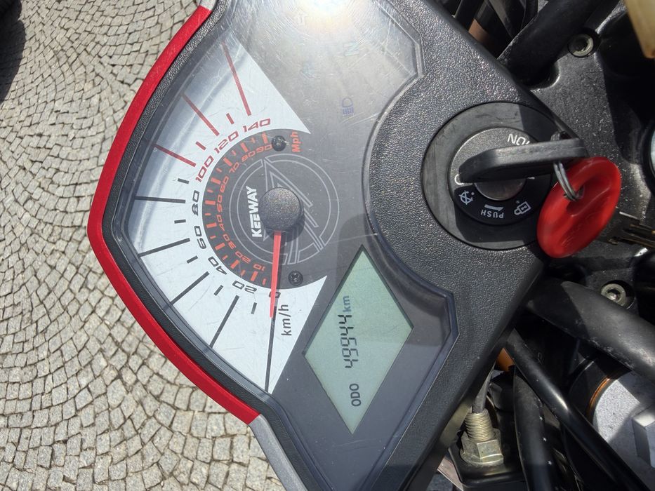 Vendo mota Keeway TXM 125 Supermotard – 2016 – Apenas 5.000 km – Como Nova