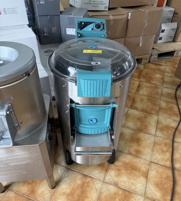 Maquina de descascar batatas 25kg muito nova