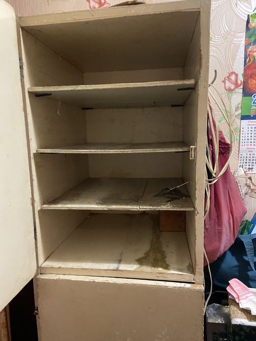 Шкаф пенал , багато поличок