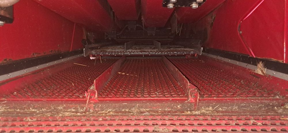 Комбайн Massey Ferguson 330!