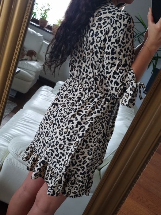 Beżowa sukienka w panterkę z dekoltem V r. S/M