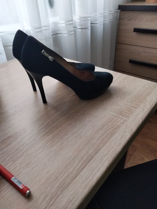 Продам туфли из натуральной замши.