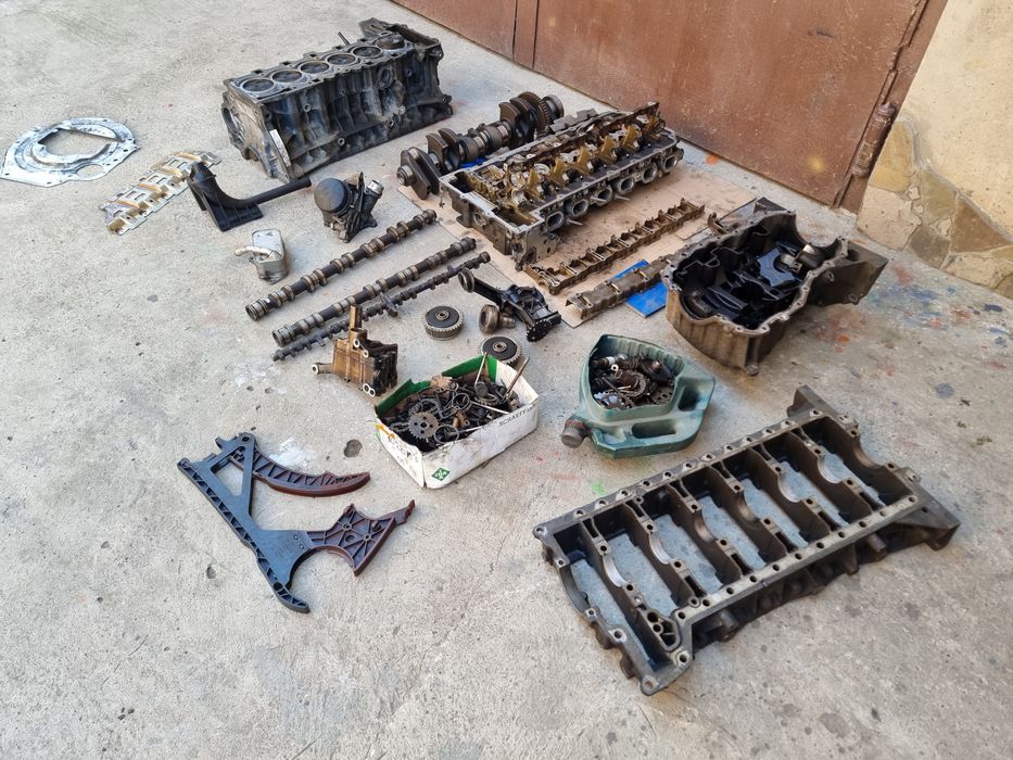 Розбирається Мотор БМВ 2.5 бензин N52B25 Двигатель Двигун BMW головка