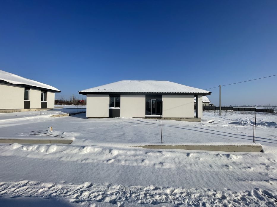 Збудований будинок з мережами та парканом!