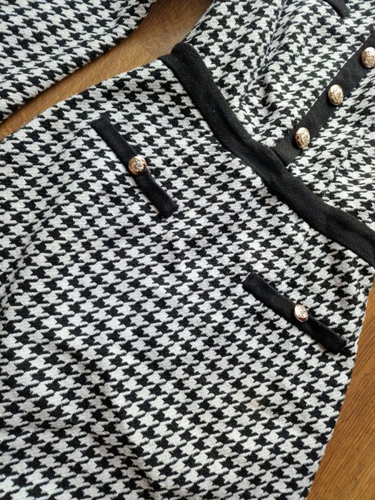 Elegancka sukienka w pepitkę  czarno biała  jesienna do biura