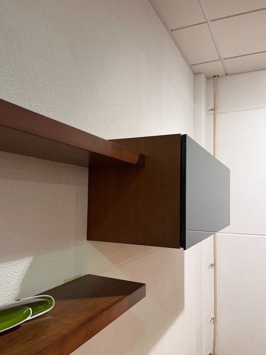 Movel de parede com parteleiras