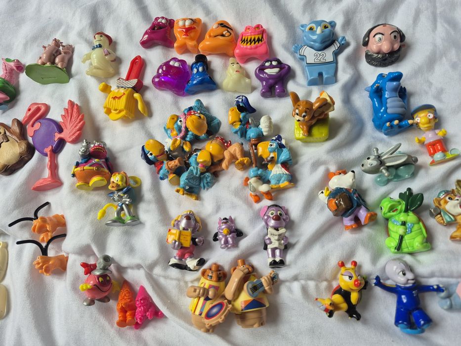 Stare zabawki z lat 90 kinder niespodzianka