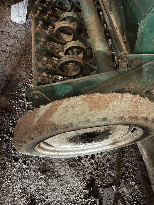 Semeador de cereal em linhas