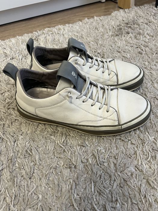 Кросівки  білі шкіряні estro