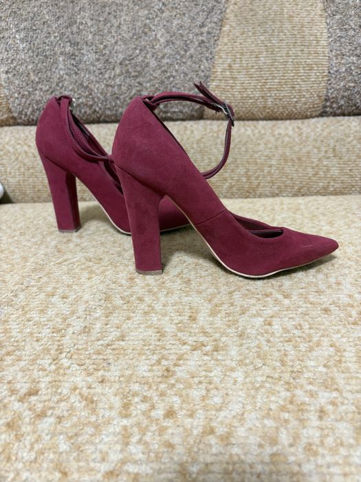 Туфлі 36 розмір на каблуку