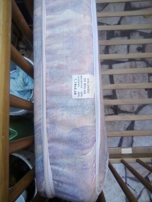Cama de Bebé de Madeira e Colchão