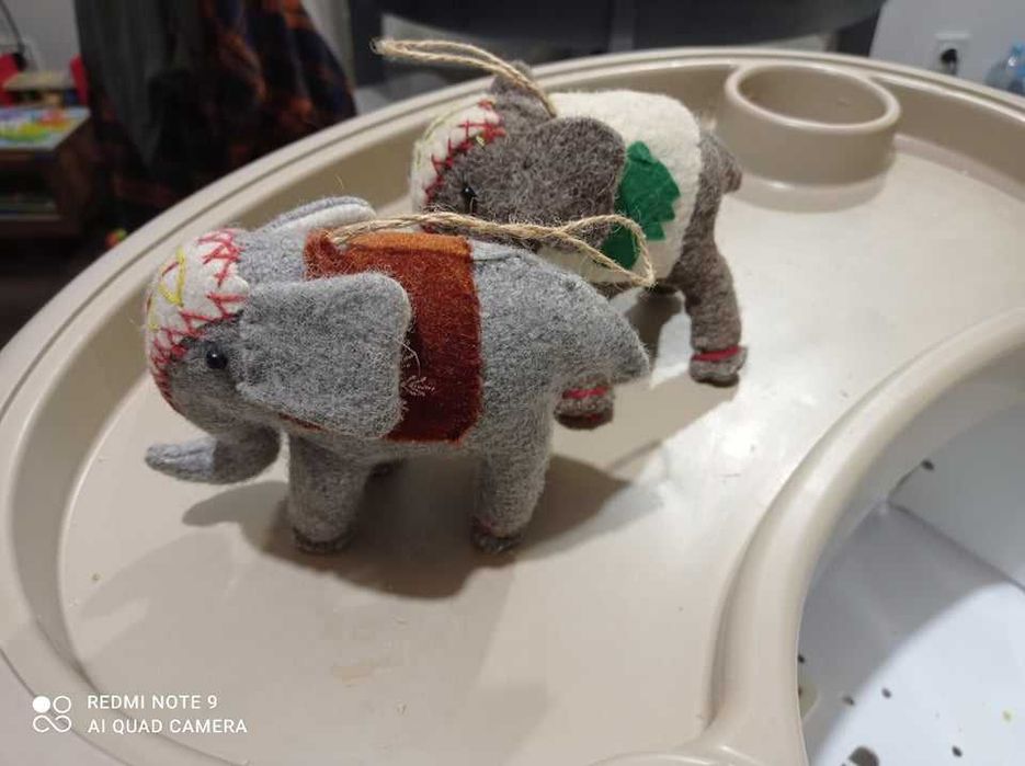 Dwa słonie z filcu - ozdoby choinkowe