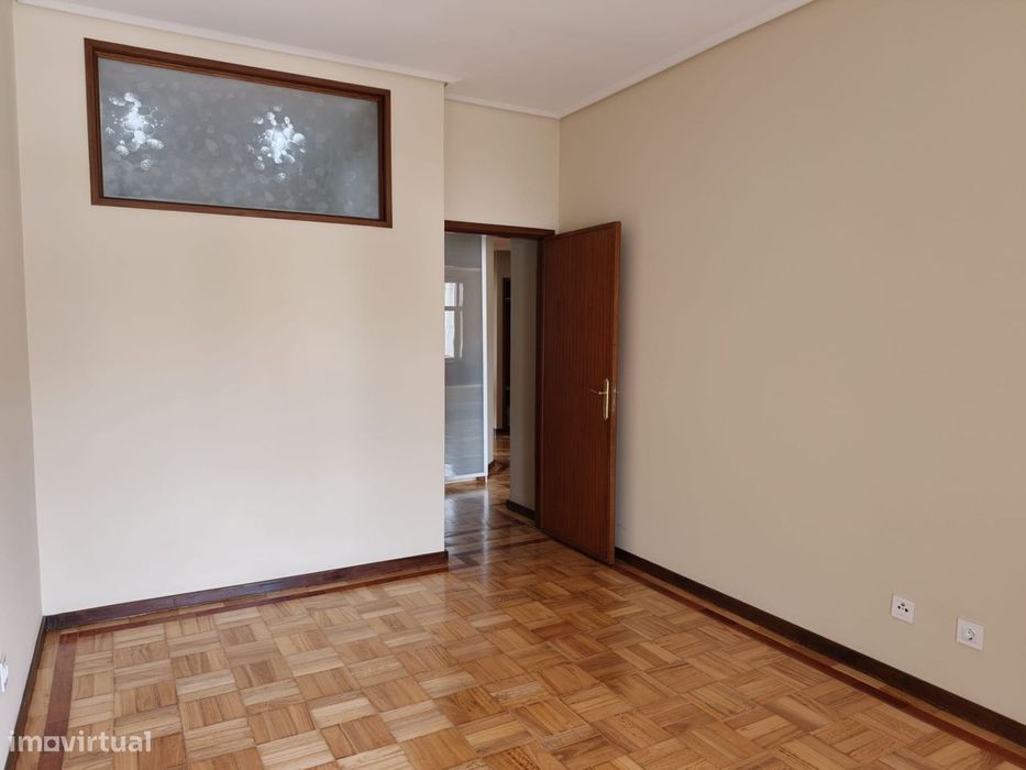 T2 moderno com varanda e terraço no Porto