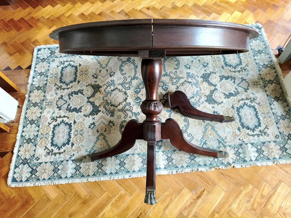 Mobília clássica Estilo Império em mogno com ornamentos dourados