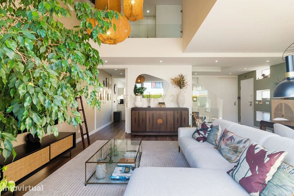 Moradia T3+1 Contemporânea com Piscina, Jardim e Garagem para 2 Carros