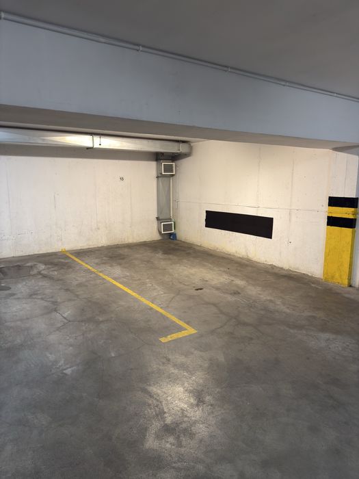 Miejsce postojowe w hali garażowej