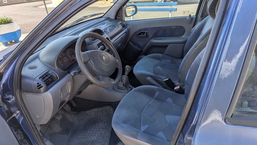 Renault Clio, cor azul escuro — photo 5