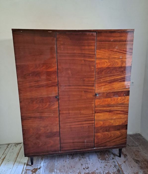 Шафа для одягу в хорошому стані