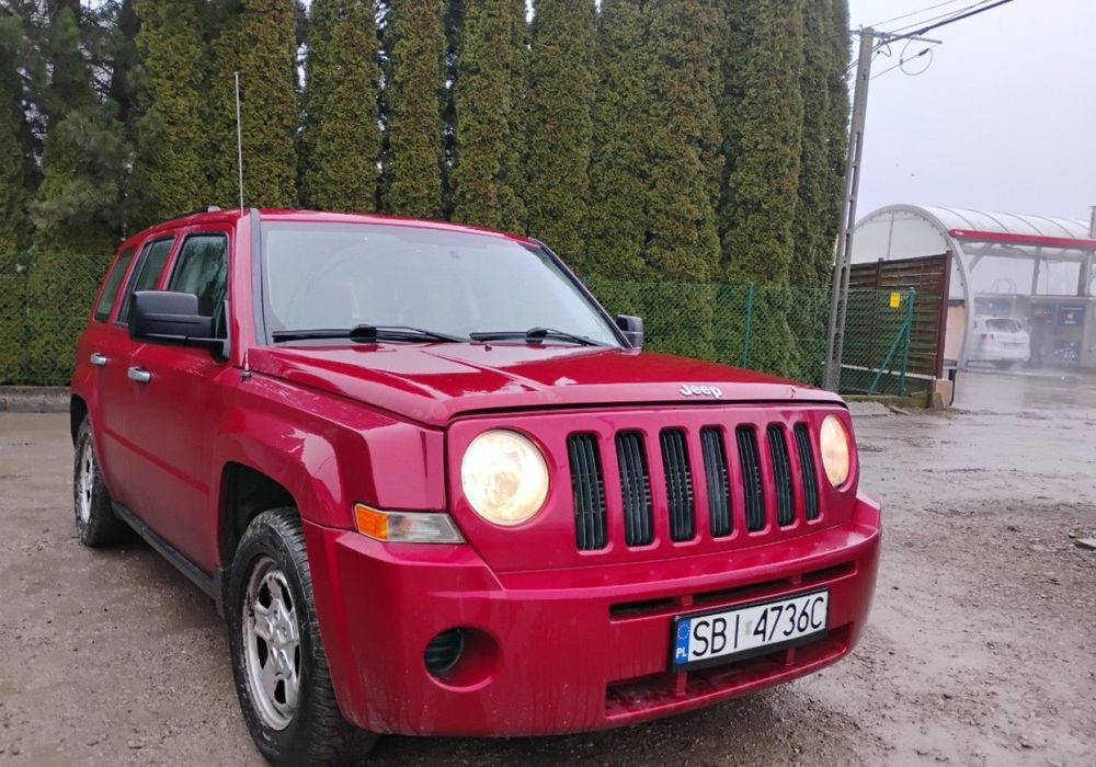 Jeep Patriot 2009r, 2.0 Benzyna. AUTOMAT. Lekko uszkodzony lewy bok. Jeździ.