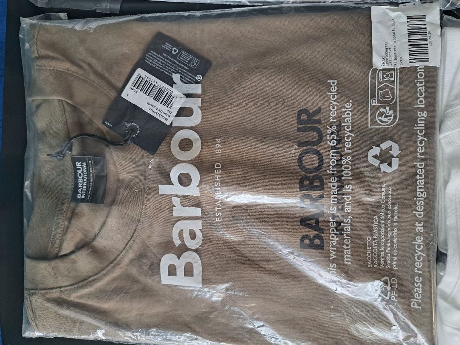 Koszulki Barbour international białe z dużym logo i khaki z małym