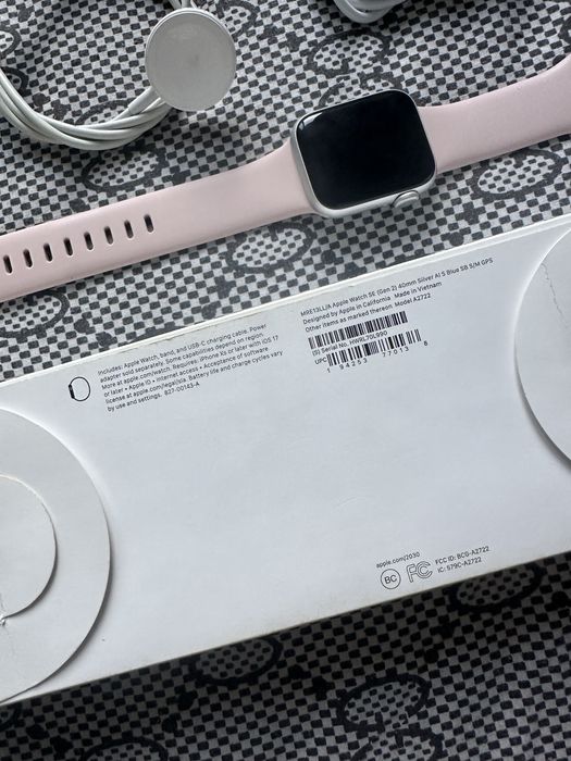 Apple Watch SE (Gen 2) 40mm Silver