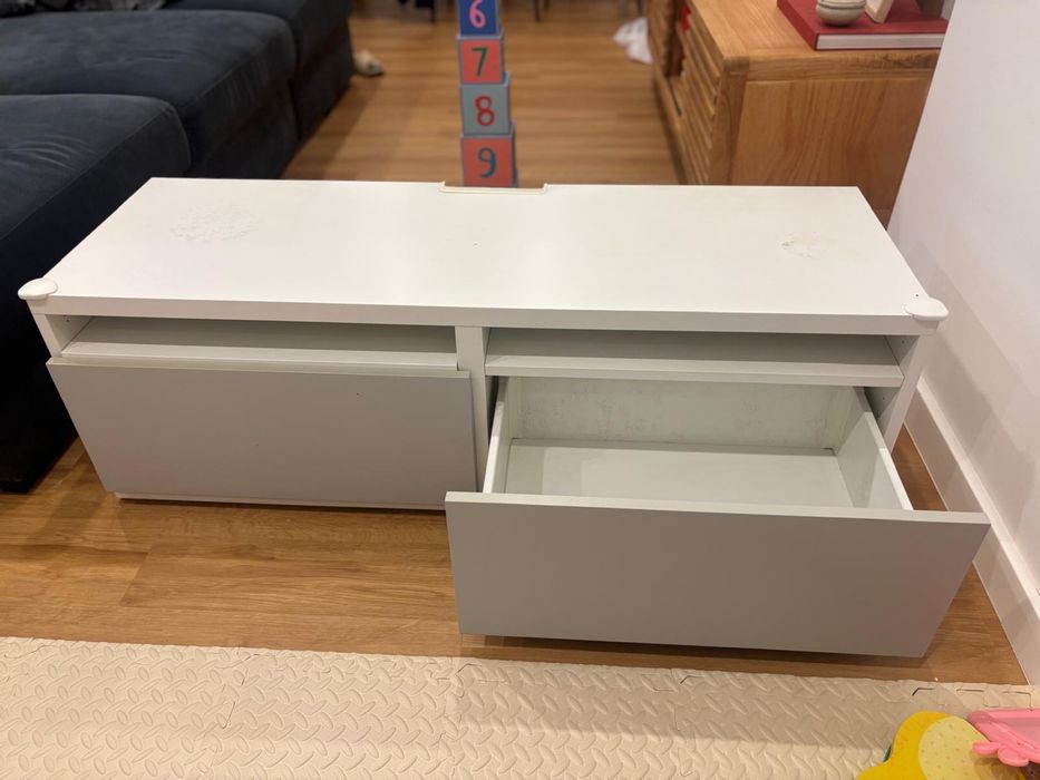 Movel tv ikea branco e cinza