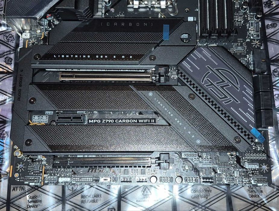 Материнська плата MSI MPG Z790 CARBON WIFI  LGA1700
