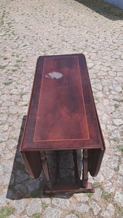 Mesa retrátil antiga