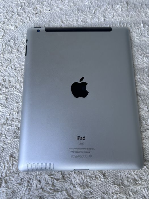 iPad 3 16GB Wi-Fi + Cellular (4G) Srebrny | iOS 9.3.6 | Z Ładowarką