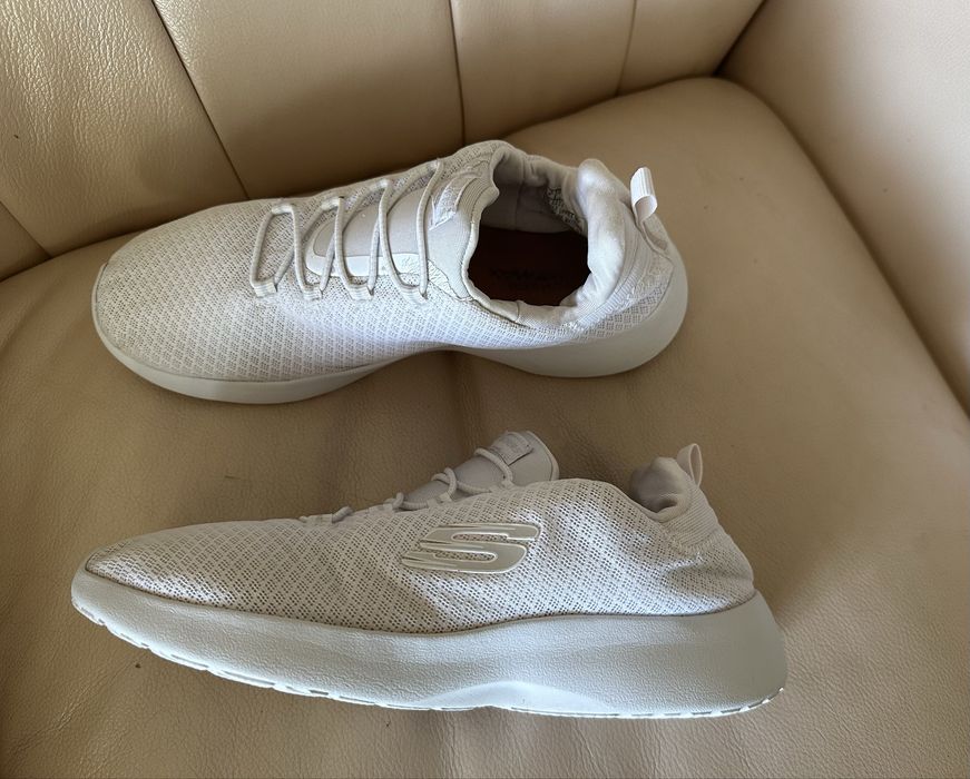 Легкие кроссовки SKECHERS Dynamight.
