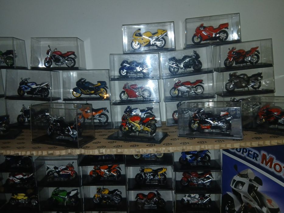 Colecao 50 motos minitura por 250 €