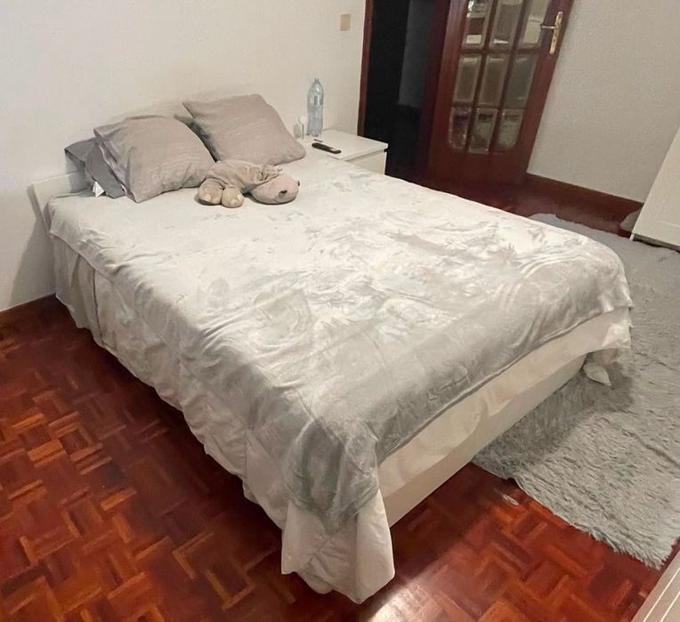 Cama VIHALS 140x200 com estrado LURÖY e colchão
