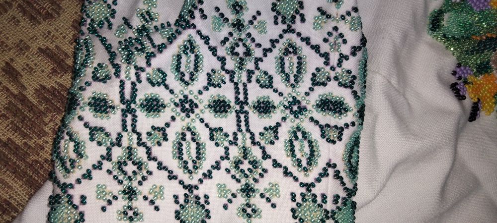 Парні вишиванки жіноча і чоловіча