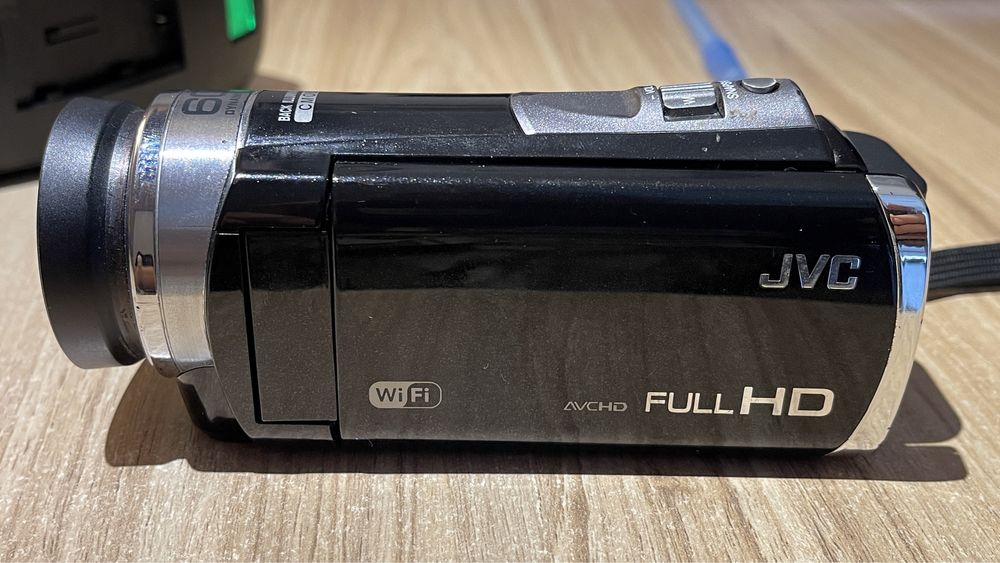 Продам WiFi Full HD відеокамеру JVC GZ-EX 315BE, 2 акумулятори