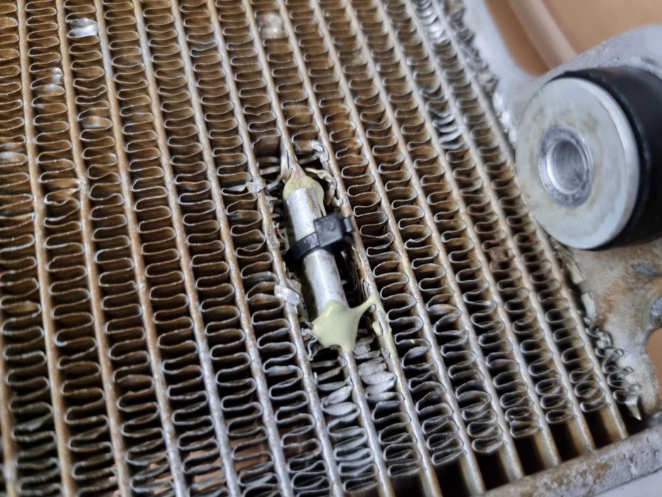 Prawa chłodnica z korkiem Yamaha YZF 250 r. 06-09 OEM