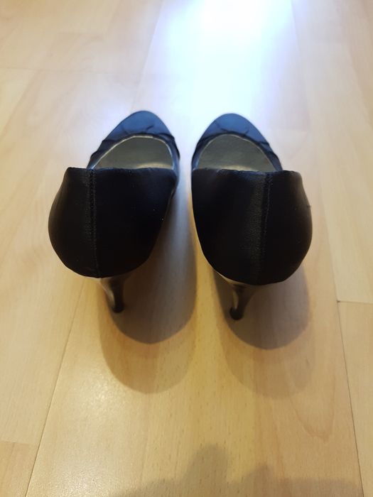 Czarne szpilki aksamit r.38
