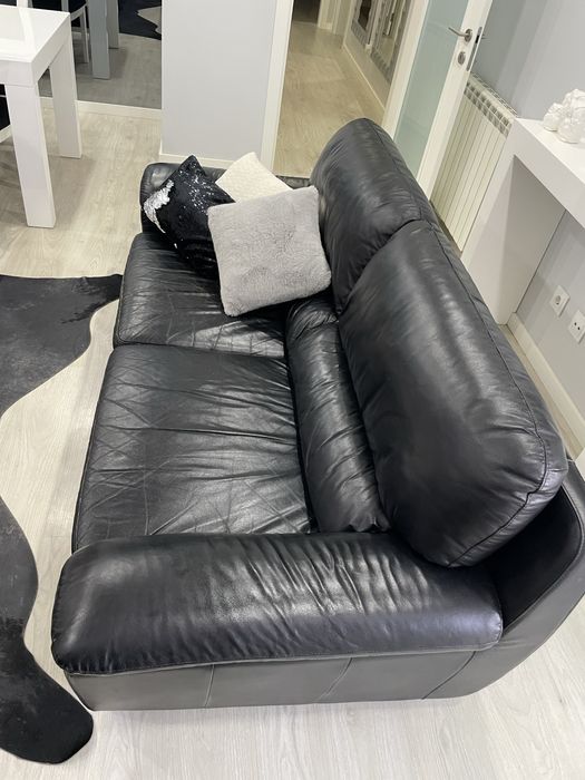 Sofa em pele preto