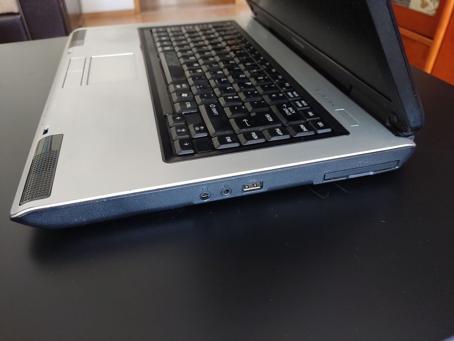 Portátil Toshiba L40-130 em bom estado, Win7, Office 2016 PRO