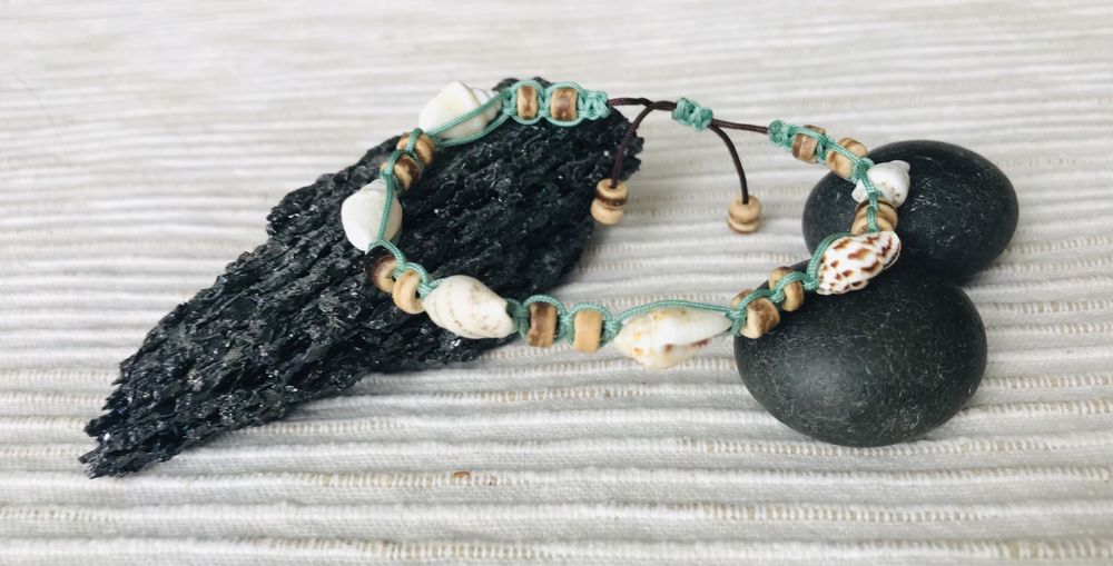 Bransoletka damska handmade z muszelkami i kokosem