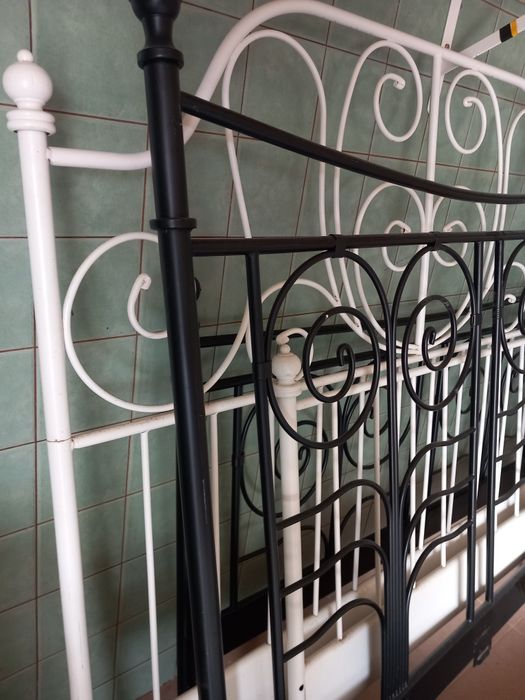 Camas de casal e colchão, vendido junto ou separado