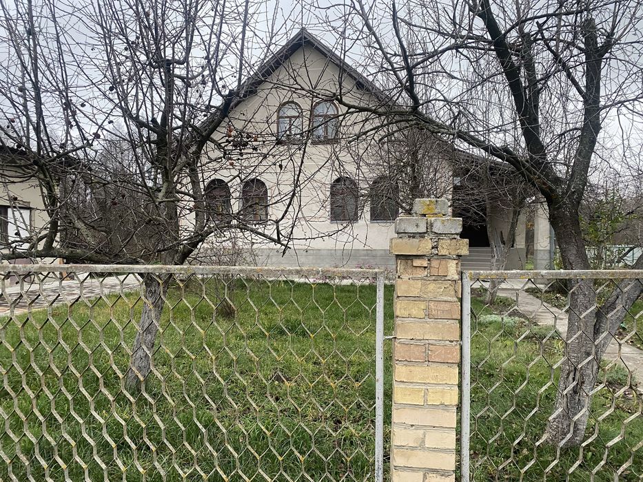 Продам 2-поверховий будинок у смт Брусилів (70 км від Києва)