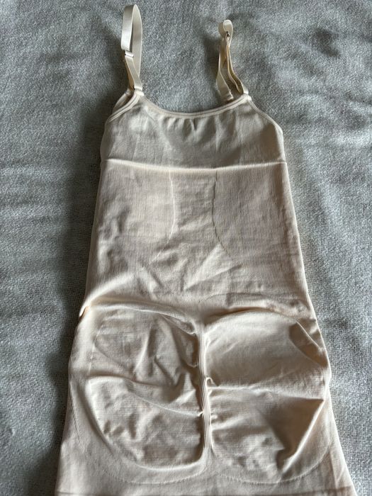 Bezowa bielizna wyszczuplajaca