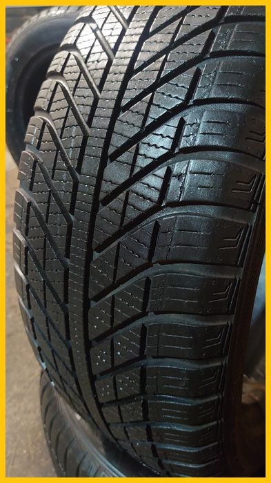 Пара всесезонных шин Goodyear Vector 4 seasons 205/50 r17 205 50 17