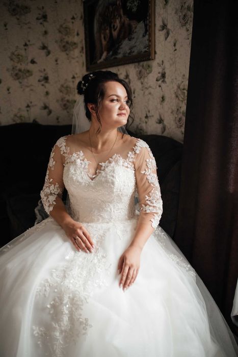 Продам весільну сукню