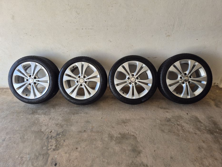 Jantes mercedes originais e pneus como novos. Têm poucos kms de uso. Comprei jantes 18.