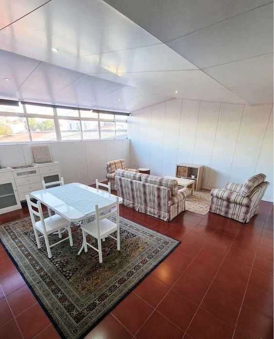 Apartamento T0+1 - Centro de São Mamede de Infesta- Lugar de Garagem